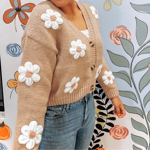 HANDMADE FLOWER KNIT SWEATER - Picture 2 of 6